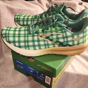 Brooks Green Plaid  Shamrock Sneakers NWOT Size 11 in OG BOX